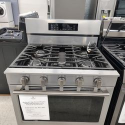 $849(MSRP$1199) Maytag Gas Range With No Preheat Air Fry And Slow Cook