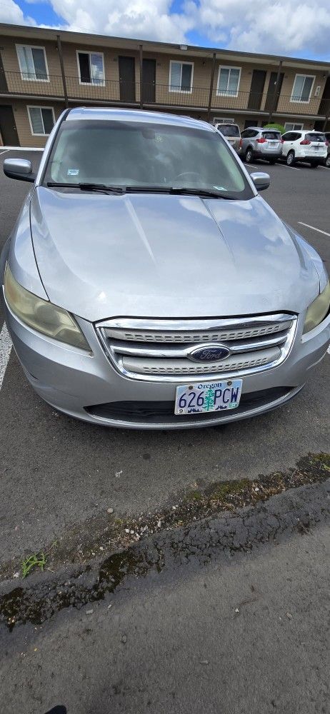 2010 Ford Taurus