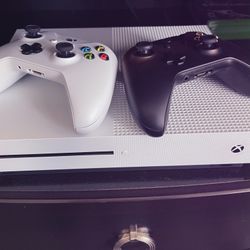 Xbox One S (500GB) with 2 Controllers & Turtle Beach Headset