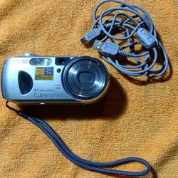 Sony Cyber-Shot DSC-P73 Compact Digital Camera 4.1MP 3x Optical Zoom w/Carry Case 