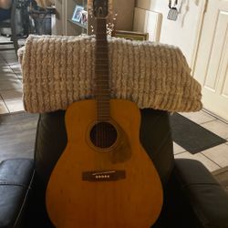 Yamaha Guitar 