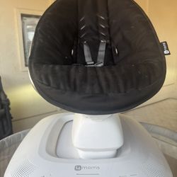 4 Moms Swing And Bassinet 