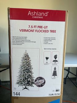 Ashland Flocked Christmas tree 7.5ft