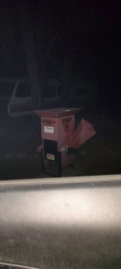 Bear Cat  Wood Chipper/ Shredder