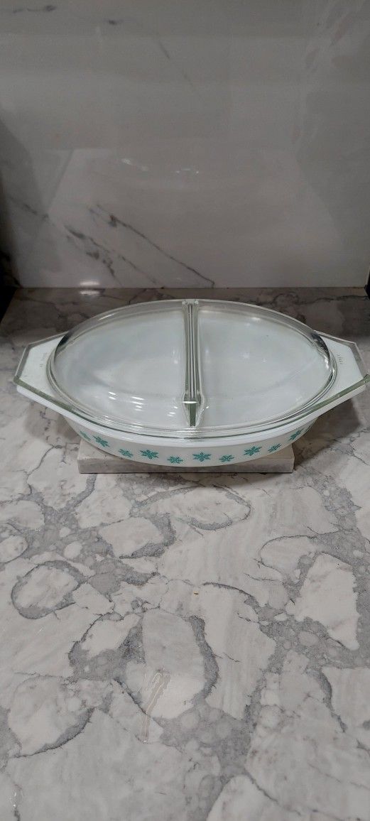 Vintage Pyrex Divided Casserole Dish Turquoise Snowflake On White 1.5 Quart 