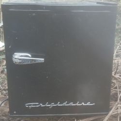 Frigidaire Mini  Fridge