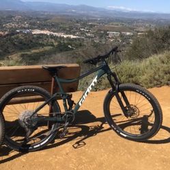 2021 Large Giant Full Suspension Mountain Bike 