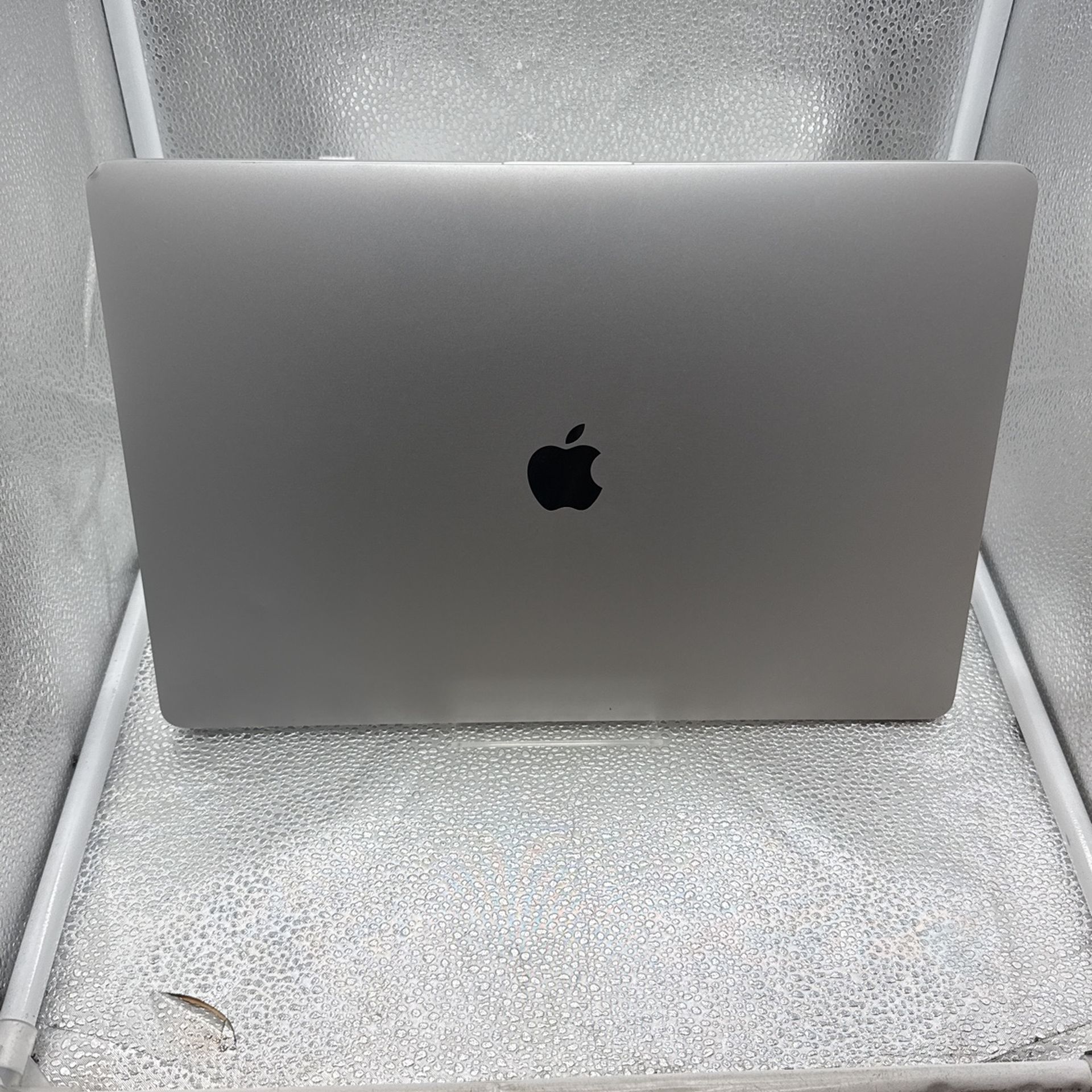 MacBook Pro 2019 16in 512GB SSD 16GB RAM Touch Bar