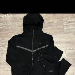 Nike Tech Fleece Set (Black)
