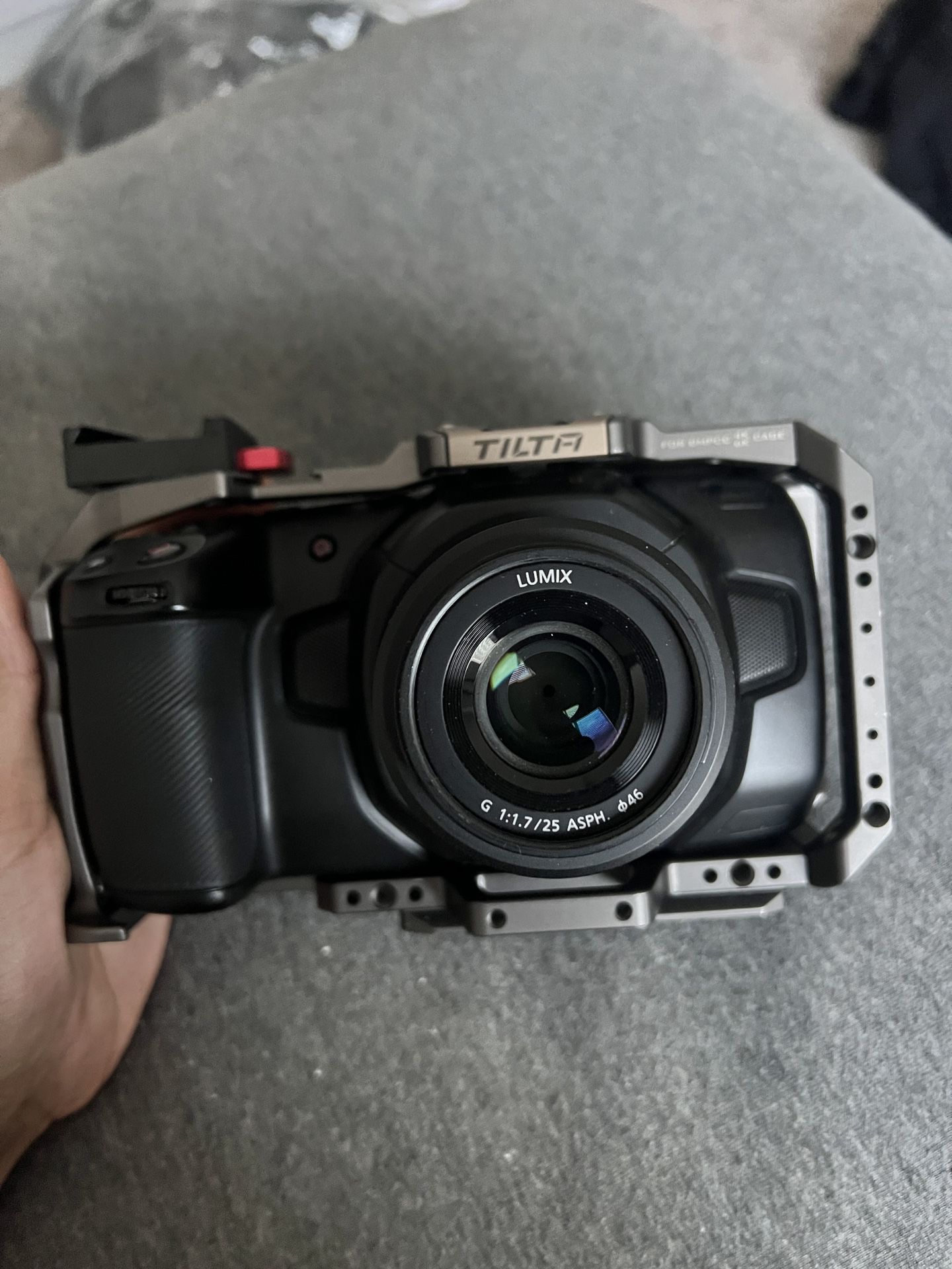 Black Magic Cinema Camera 4k With Lens + portable Battery Pack