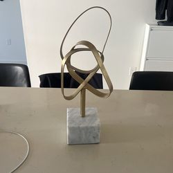 Standing Brass Knot Marble Base