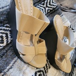 HEELS by Charles David Women's Size 4