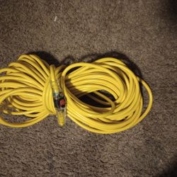 Newish 100' 14g Extension Cord With Locking Plug