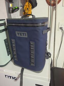 YETI  HOPPER  Backflip 24 Back Pack Cooler