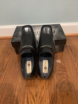 New 8 1/2 formal shoe