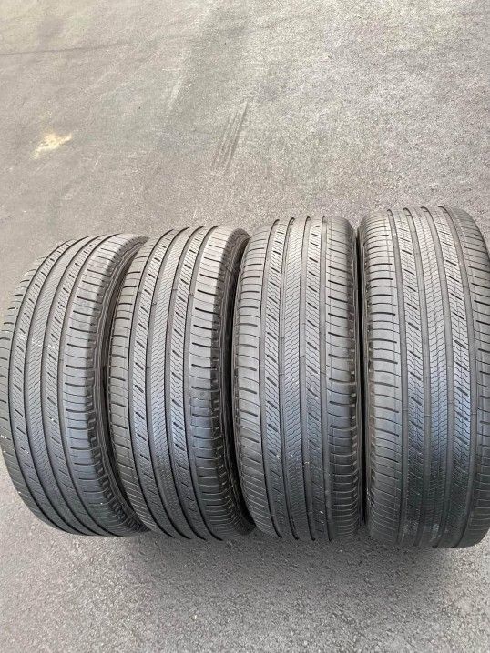 235 65 18 Tires Con 80% De Vida Las 4 De La Marca Michelin