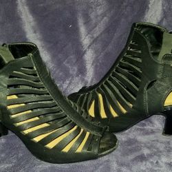 Women's Heart In D Black Wedge Heels With Adjustable Buckle Size 8  