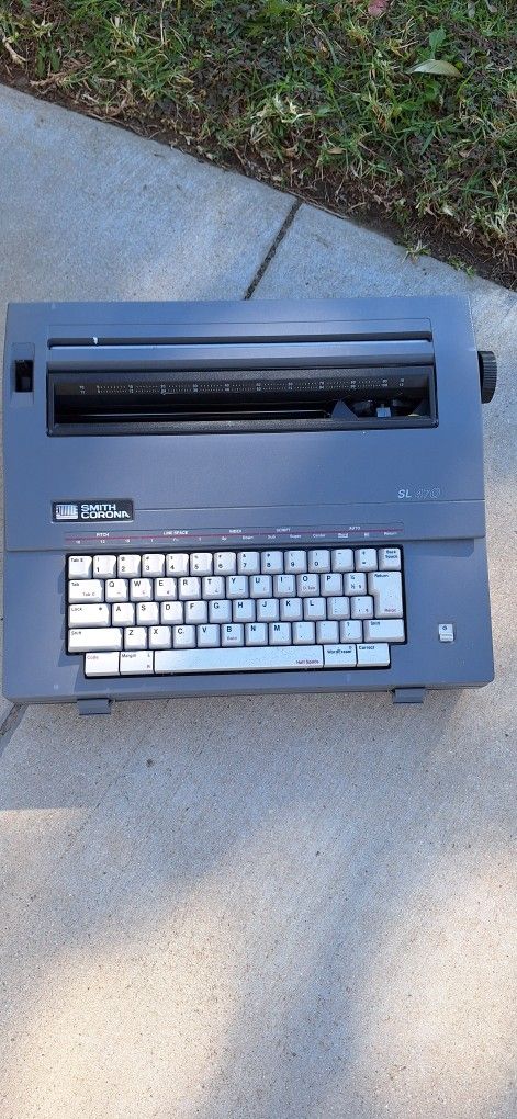 Pre-owned Vintage Smith Corona Electric Typewriter SL470 Model 5A Case Portable Gray