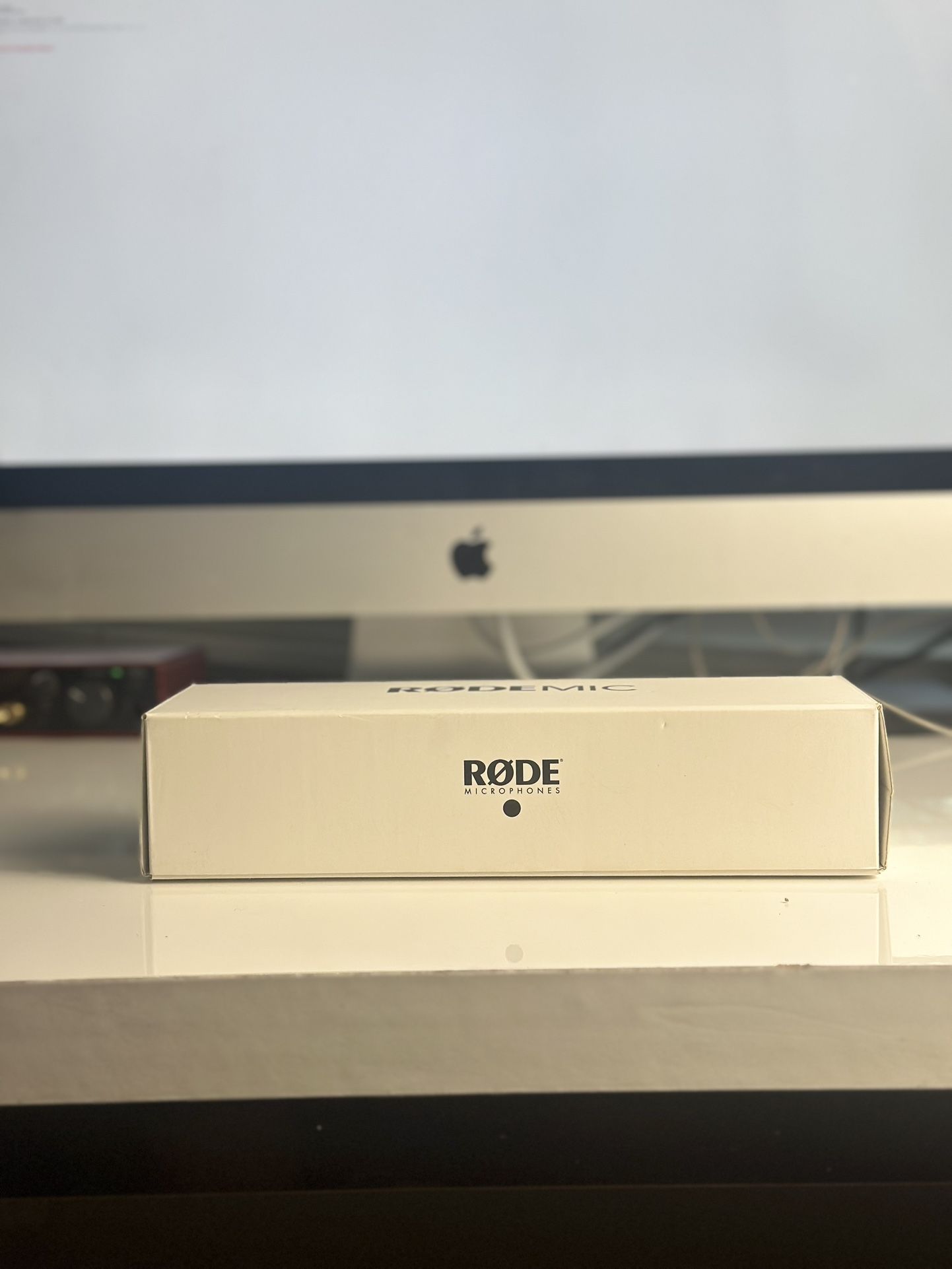 Rode NT1 Studio-Grade Microphone - Like New, Perfect for Rap, Podcasting & Mixing