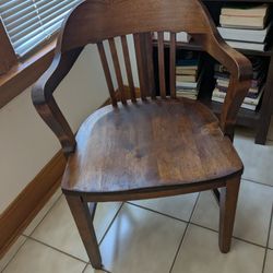 🪑 Antique Red Oak Banker's Chair – 1950s
