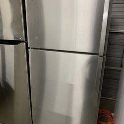 REFRIGERATOR 