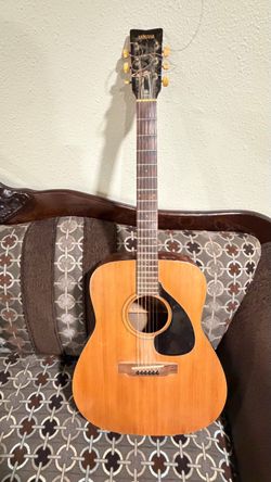 Yamaha guitar
