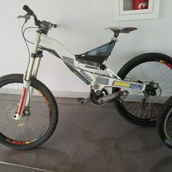 Gt Dhi Racing 26 Inch Bike 