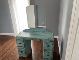 Vintage Desk With Mirror
