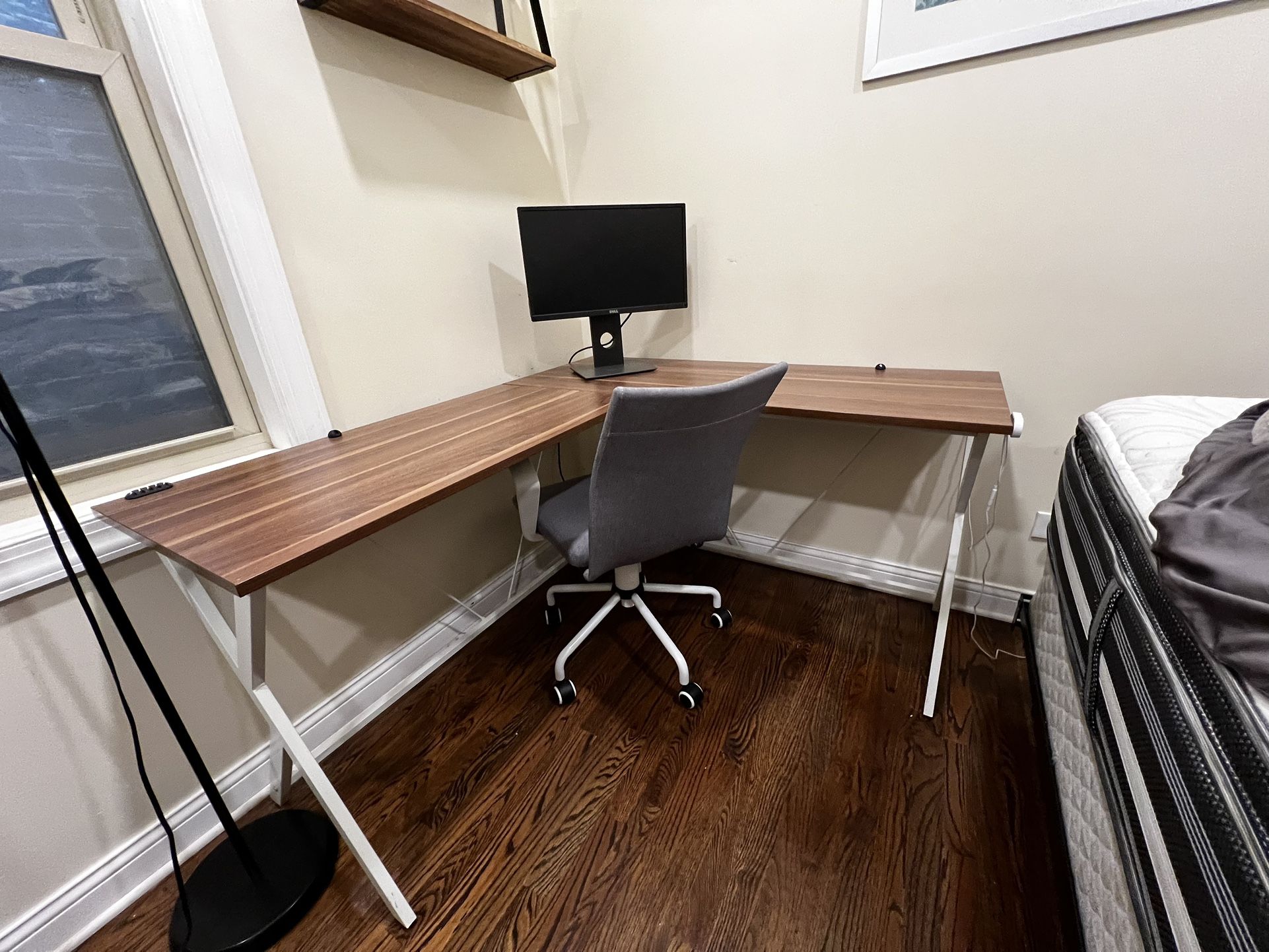 Stylish Corner Desk And Chair 