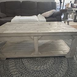 Coffee Table And End Table. 