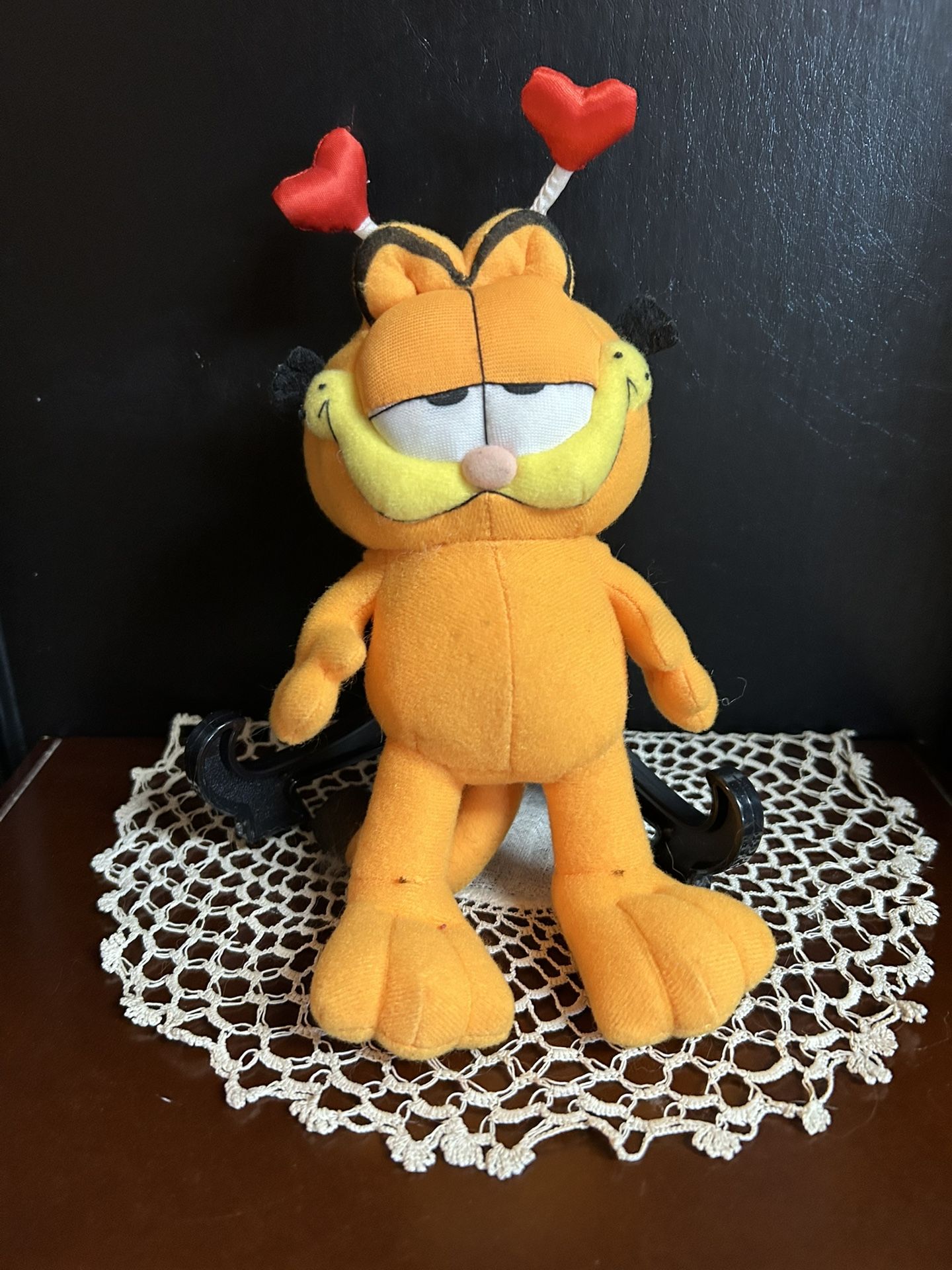 Garfield Vintage Plush Stuffed Animal With Heart Antenna.