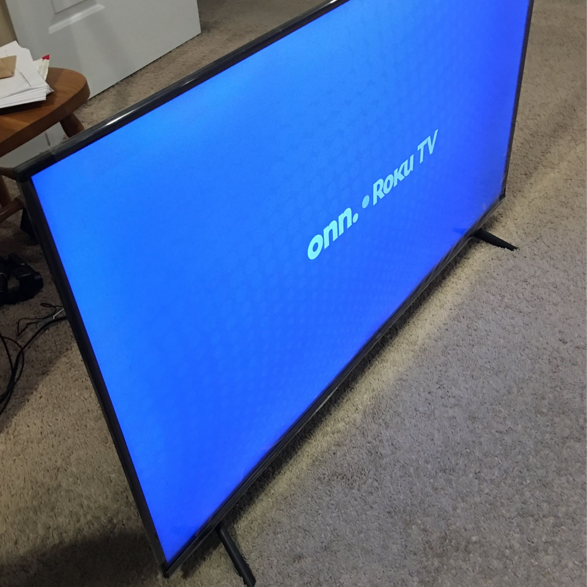 50inch 4k uHD Tv onn Roku excellent Condition