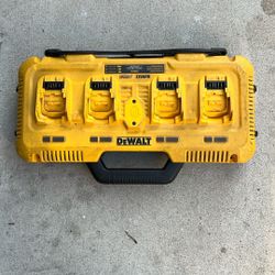 Dewalt 4 Port Fast Charger 