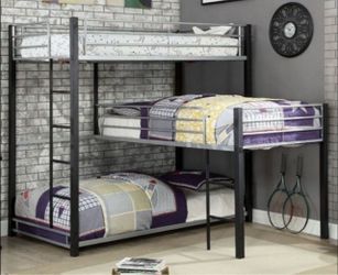 Triple corner bunk beds