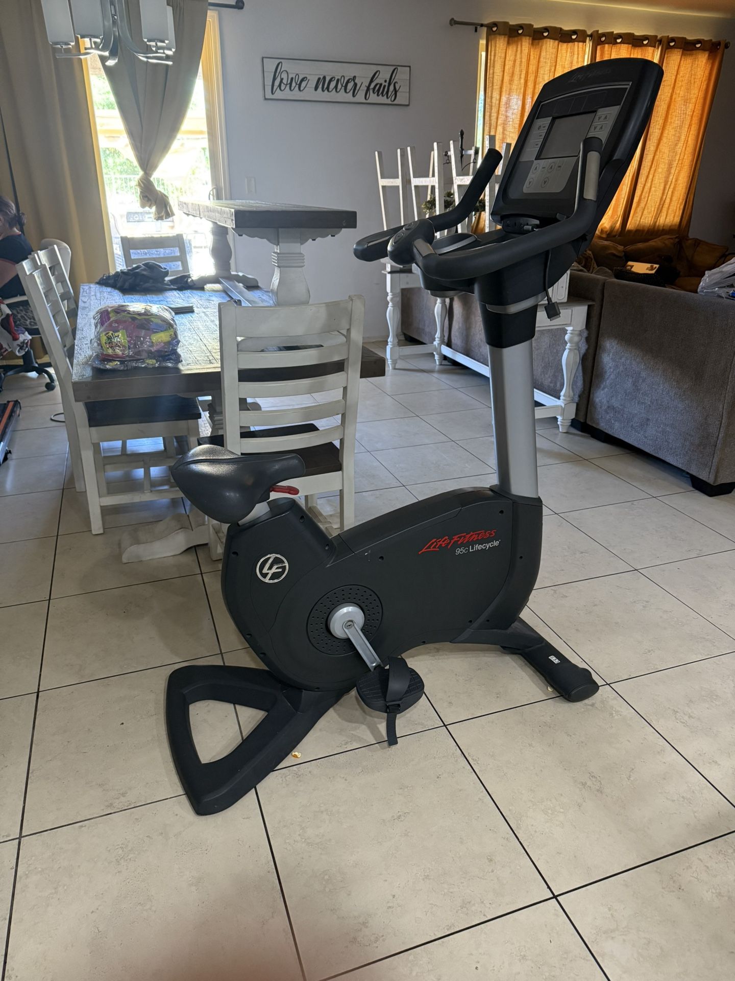 Life Fitness 95c Inspire Upright Bike