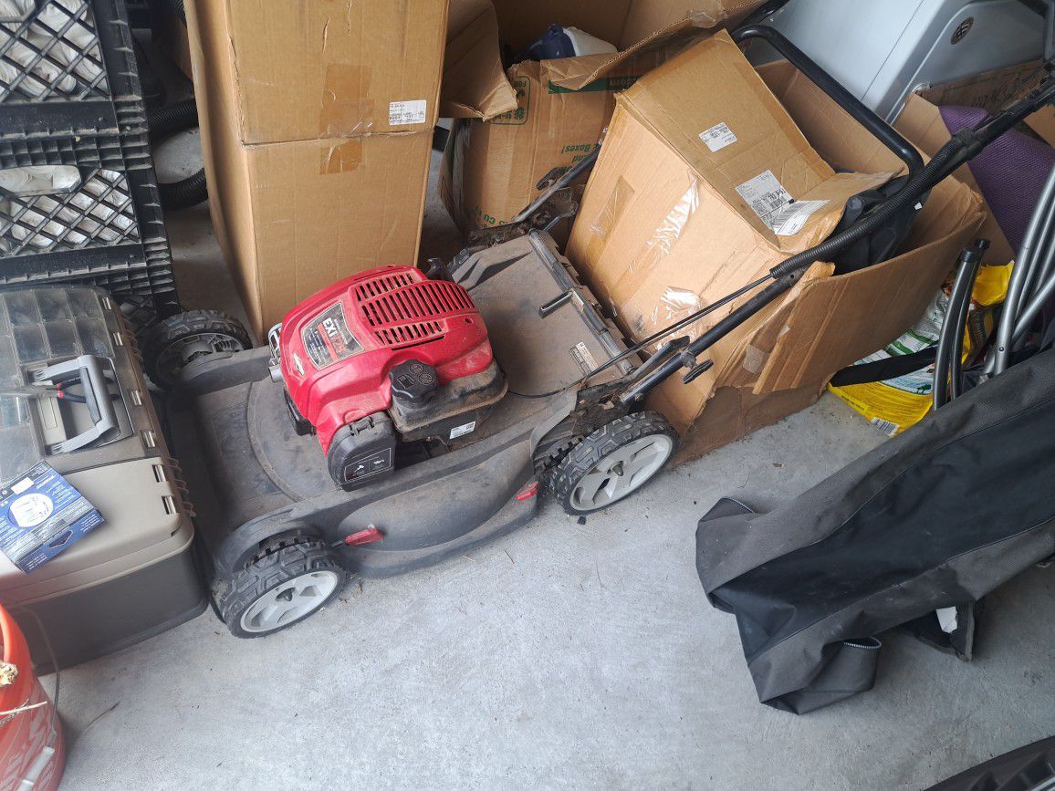 Exi 725 Briggs And Stratten Lawn Mower ..obo.
