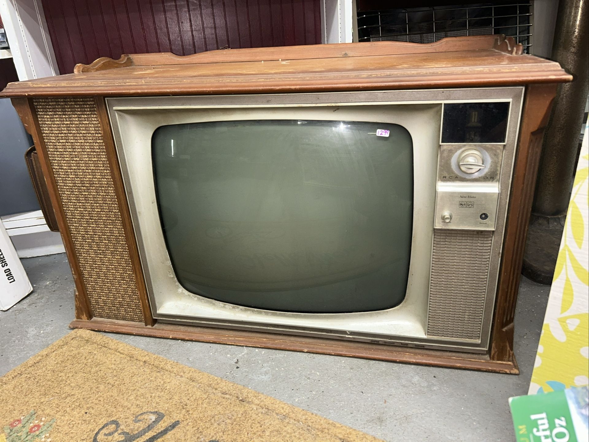 Vintage Console TV 