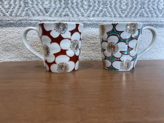 Gorgeous Hand Painted Porcelain Mugs. Real Gold Flowers