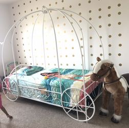 Pumpkin Carriage Bed