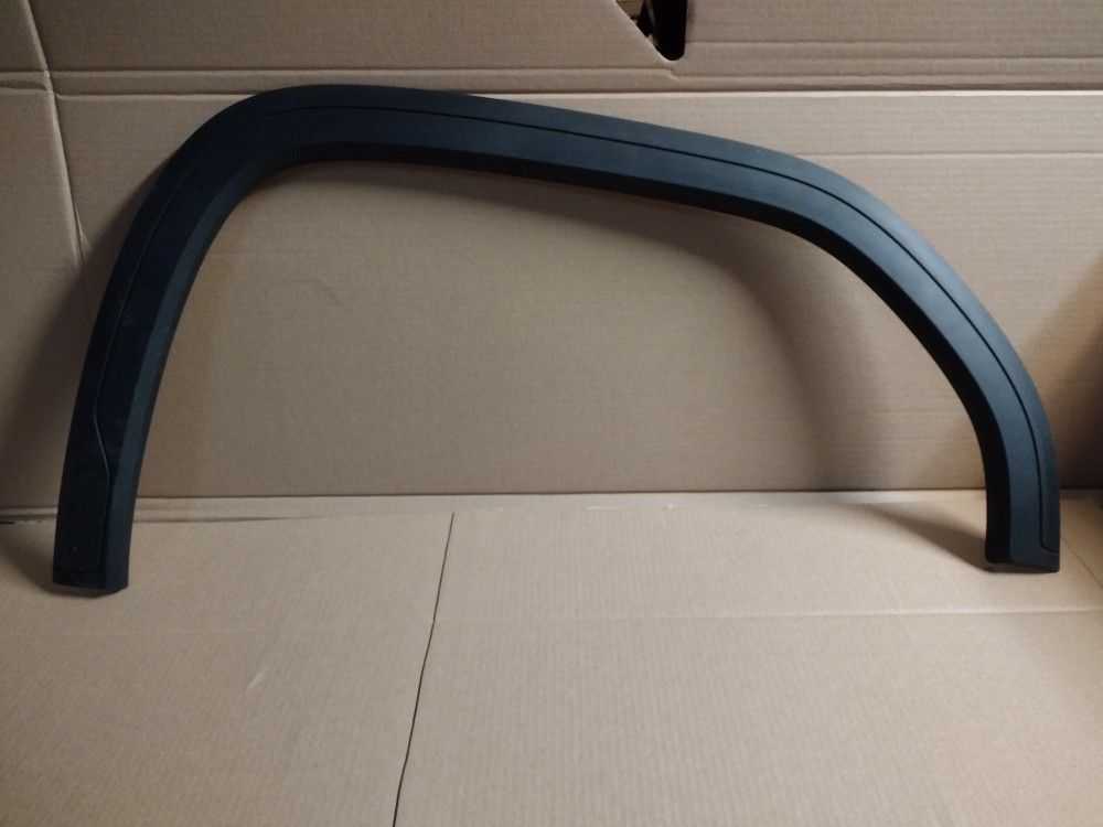 Brand New 2019 To 2022 GMC Right Hand Fender Trim OEM Part