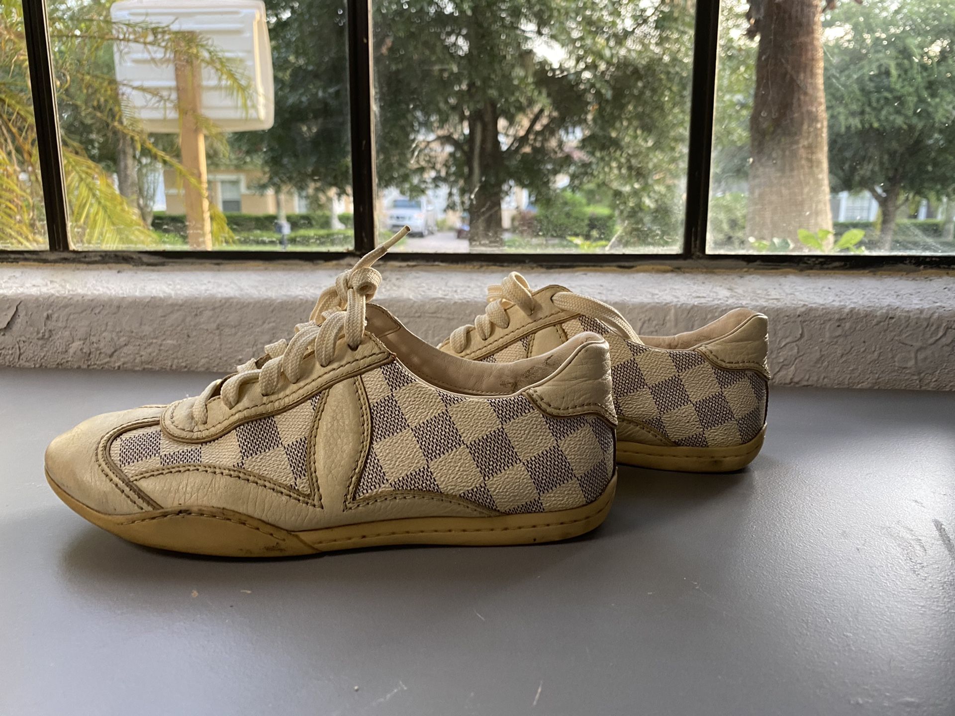 Louis Vuitton LV Woman sneakers shoes size 6 (36 Italian)