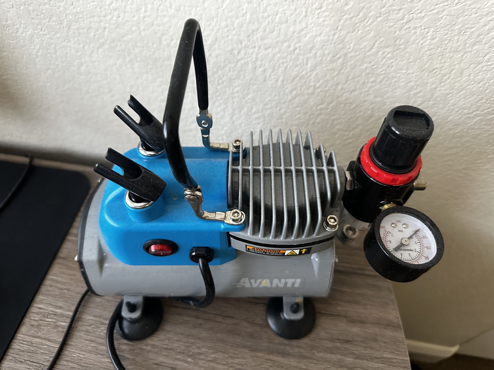 Avanti Airbrush Compressor 