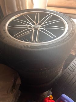 Black Asanti Rims w/ Michelin tires 285/ 40 R22