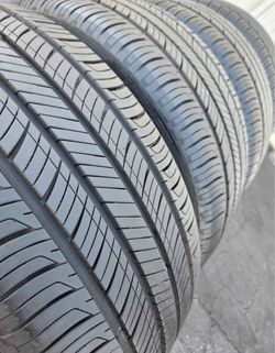 215-45/18 Hankoo Tire con 80% de vida las 4
