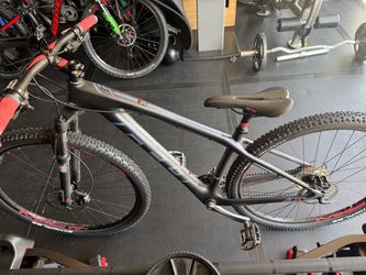 Like new Felt Nine 6
