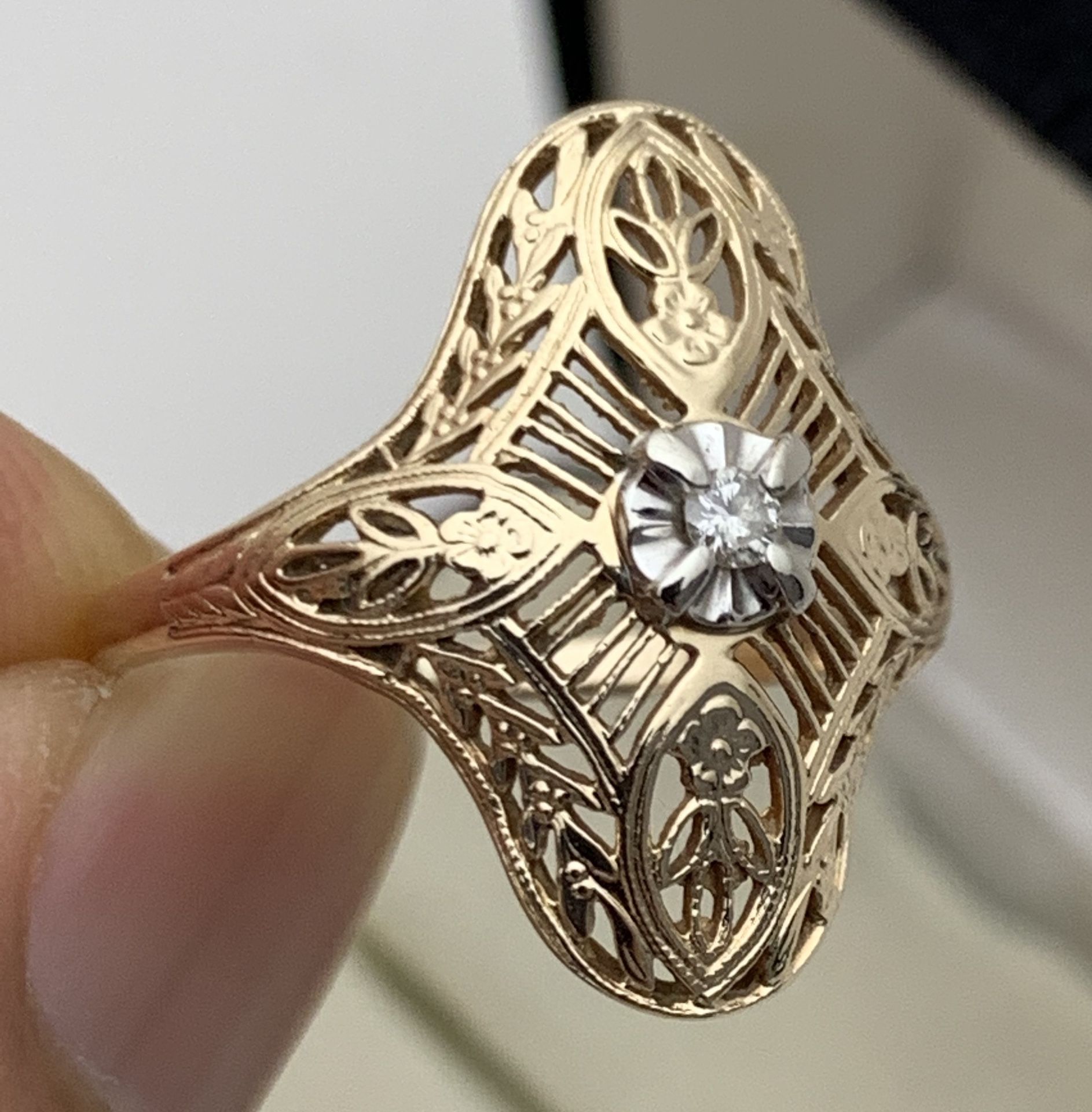 10k Solid Gold Filigree Ring w/ genuine natural diamond Size: 6 3/4.