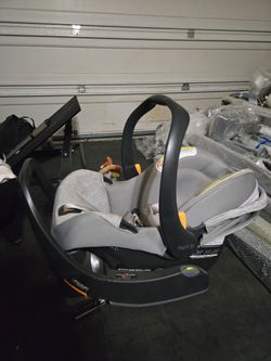 KeyFit35 car seat w/ 2 bases