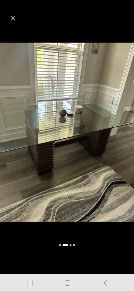 Dinning Room Table .