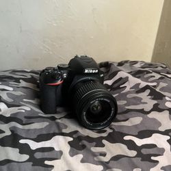 NIKON D3500