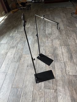 Expandable poles to hold reptile lighting please read the description